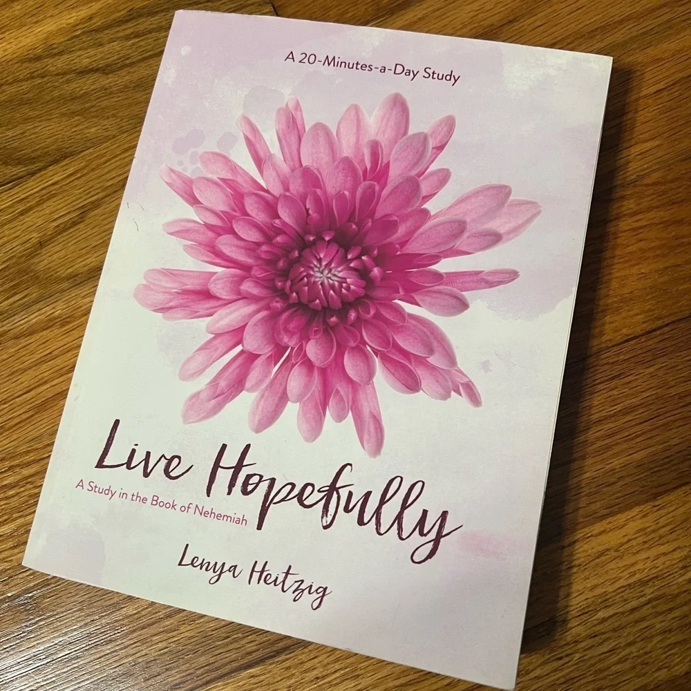 Live Hopefully Bible Study {Nehemiah} Lenya Heitzig